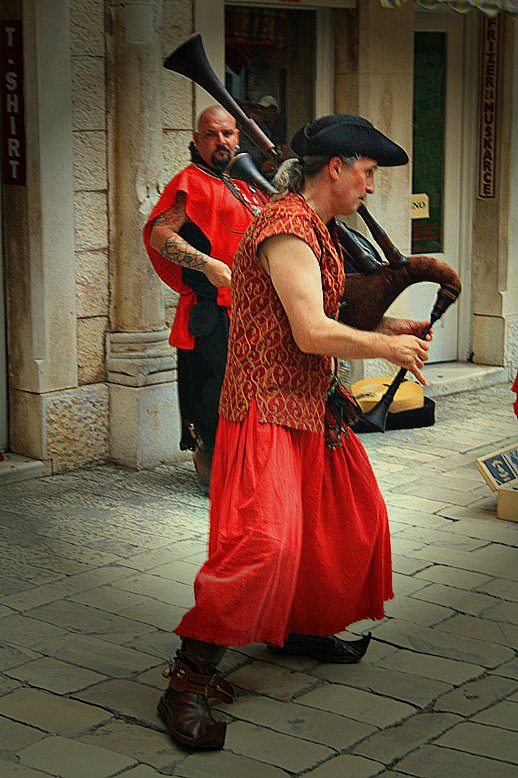 Bagpiper, Kastel Novi